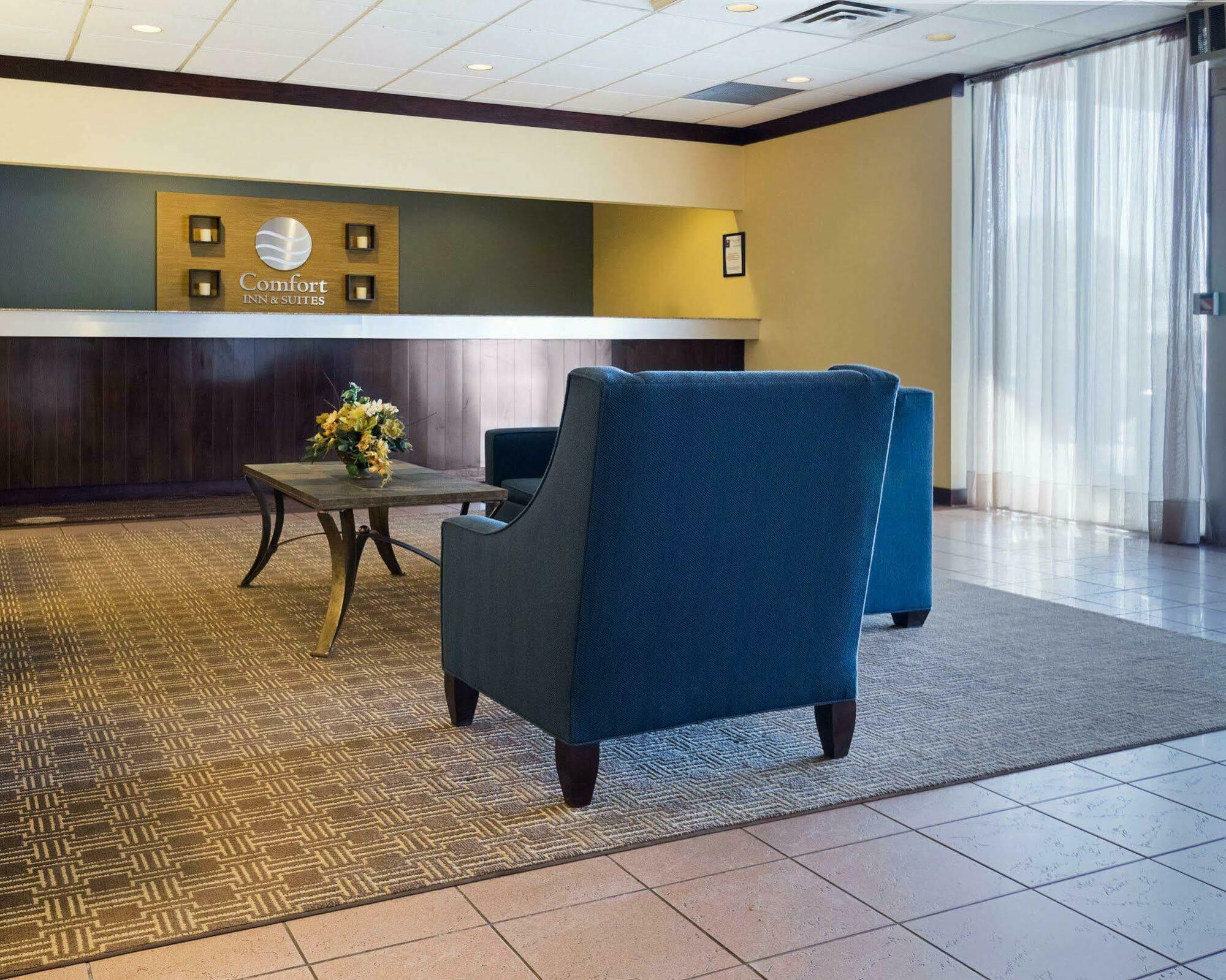 Comfort Inn & Suites Airport ซีราคิวส์ ภายนอก รูปภาพ